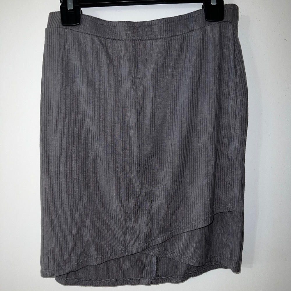 Grey mini skirt